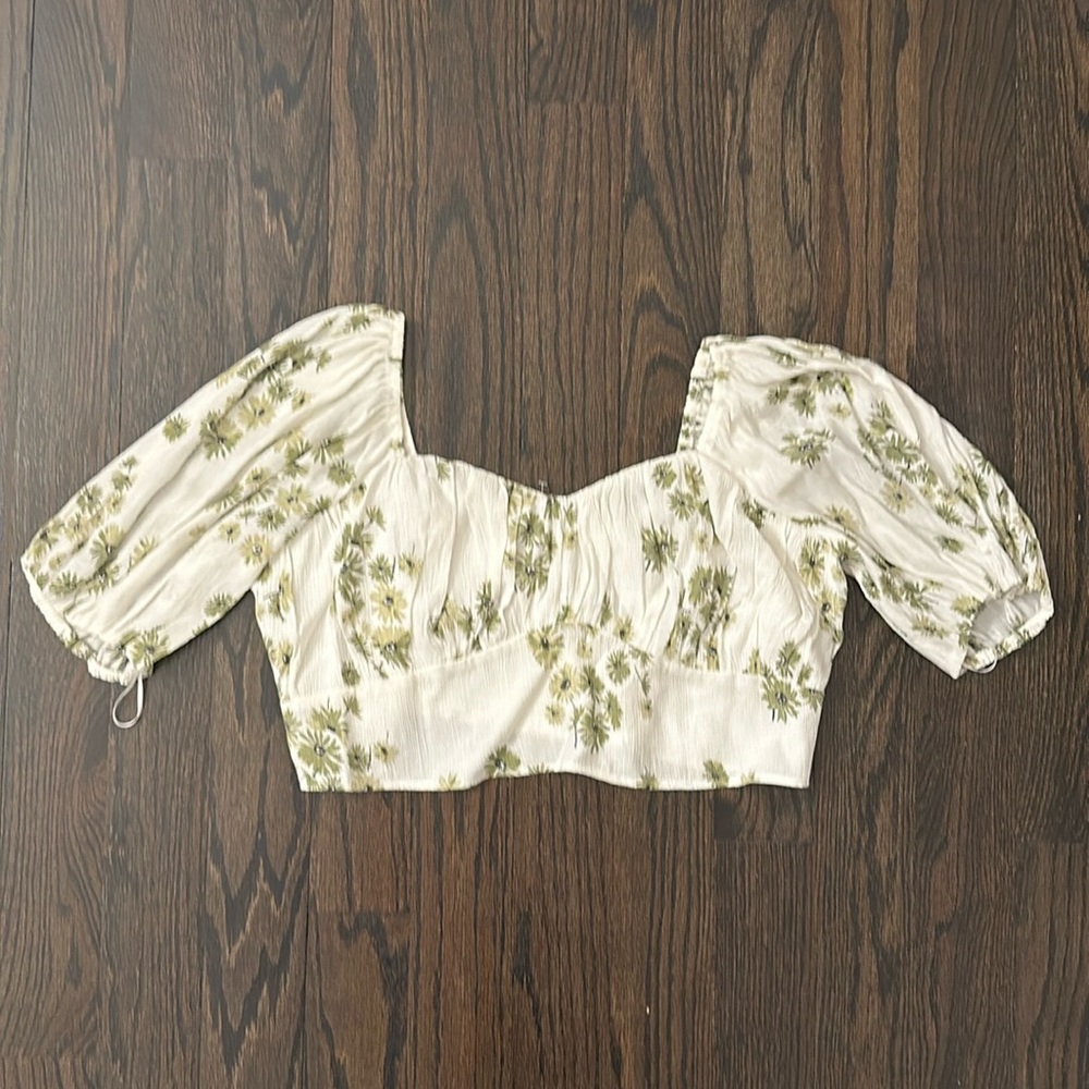 BNWT A&F Cropped Peasant Top